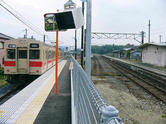 北宇智駅　新ホームと１０５系電車
